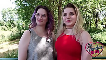 Alicia și Matylde, două lesbiene provocatoare care se răsfăț în plăceri senzuale